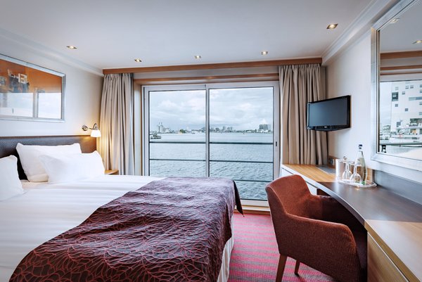 Innenansicht der Kabinen in Kategorie C und D auf der A-ROSA CLEA mit französischem Balkon.