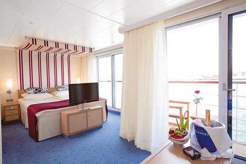 Innenansicht der Kabinen in Kategorie F auf der A-ROSA SILVA mit Balkon und französischem Balkon.